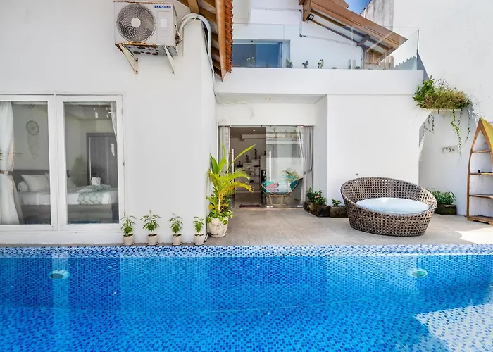 Azure 2 - Private Pool Near Centre *