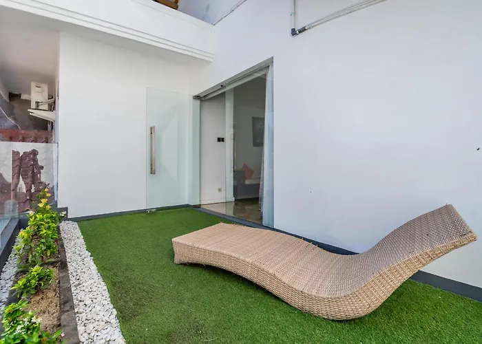 Azure 2 - Private Pool Near Centre