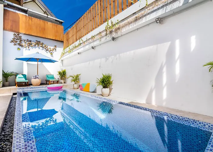 Azure 2 - Private Pool Near Centre